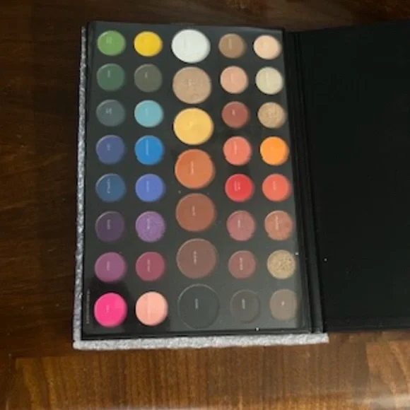 Morphe Eyeshadow Palette - Black Matte Signature Case - Picture 2 of 2